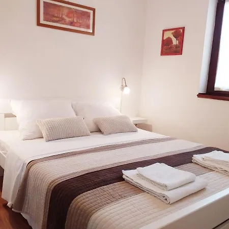 Tomo Apartamento Pula