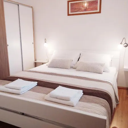 Tomo Apartamento Pula