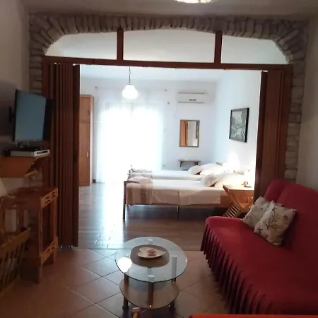 Tomo Apartment *